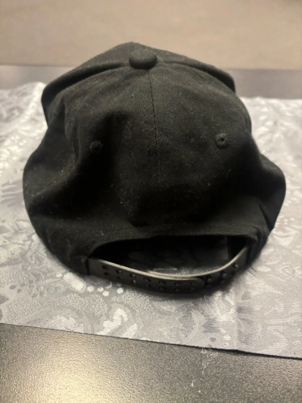 N/A black flat